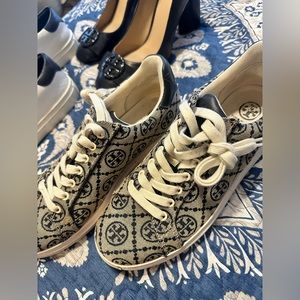 T Monogram sneakers